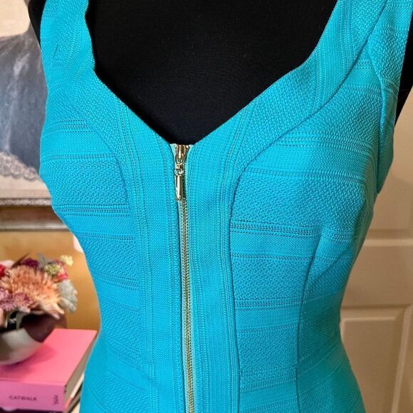 NWOT Trina Turk Zip Front Sheath Dress in Turquoise Aqua Teal Size 4 - Picture 2 of 3